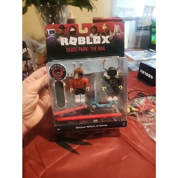 3 Roblox Figurines Collectors Items - Picture 4 of 10